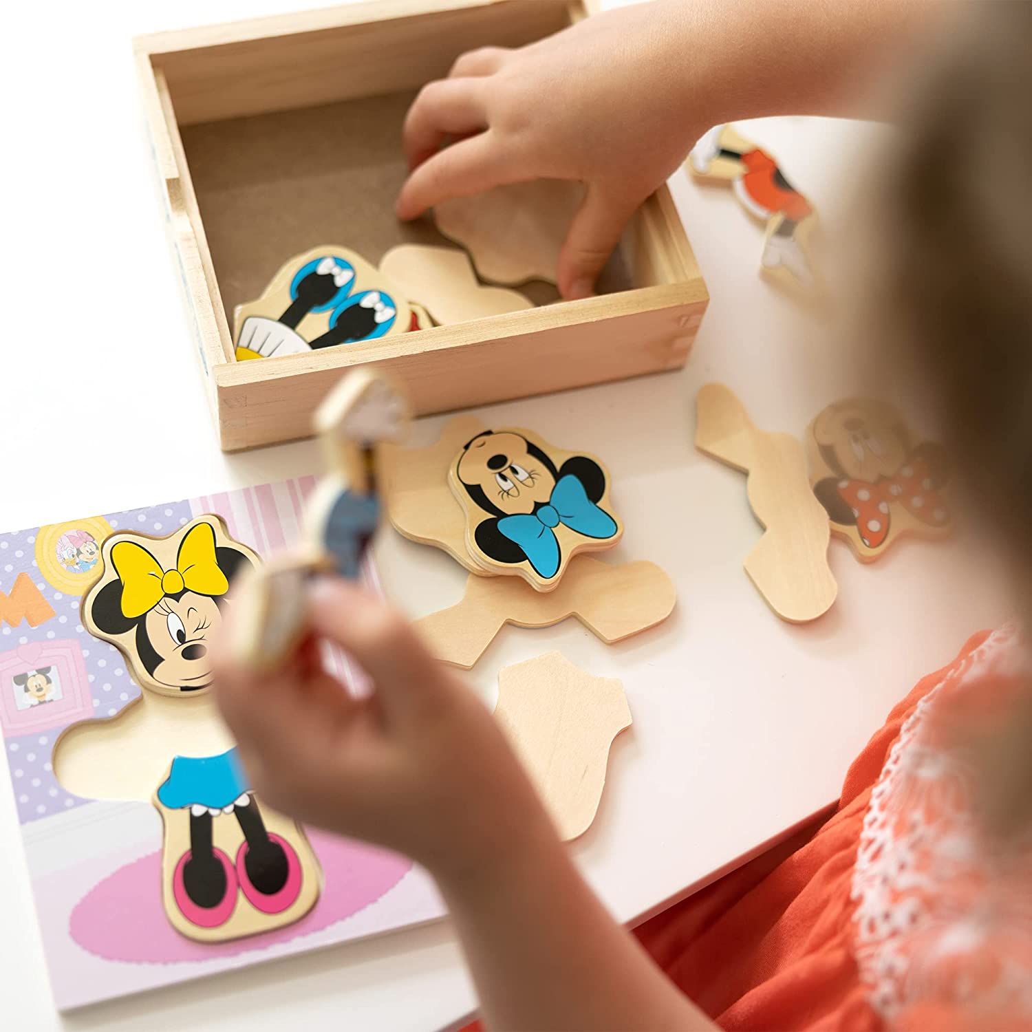Melissa & Doug Disney 米妮老鼠混搭装扮木制玩具套装（18 件）- 适合迪士尼粉丝的米妮老鼠玩具、米妮老鼠时尚拼图玩具、适合 3 岁以上儿童的旅行玩具