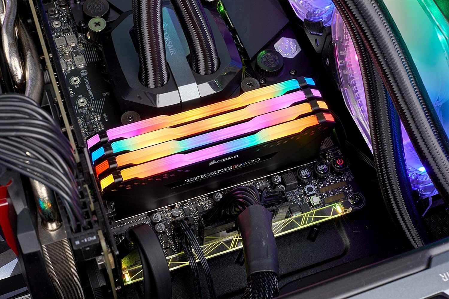 Corsair Vengeance RGB Pro 32GB (4x8GB) DDR4 3600 (PC4-28800) C18 台式机内存 - 黑色